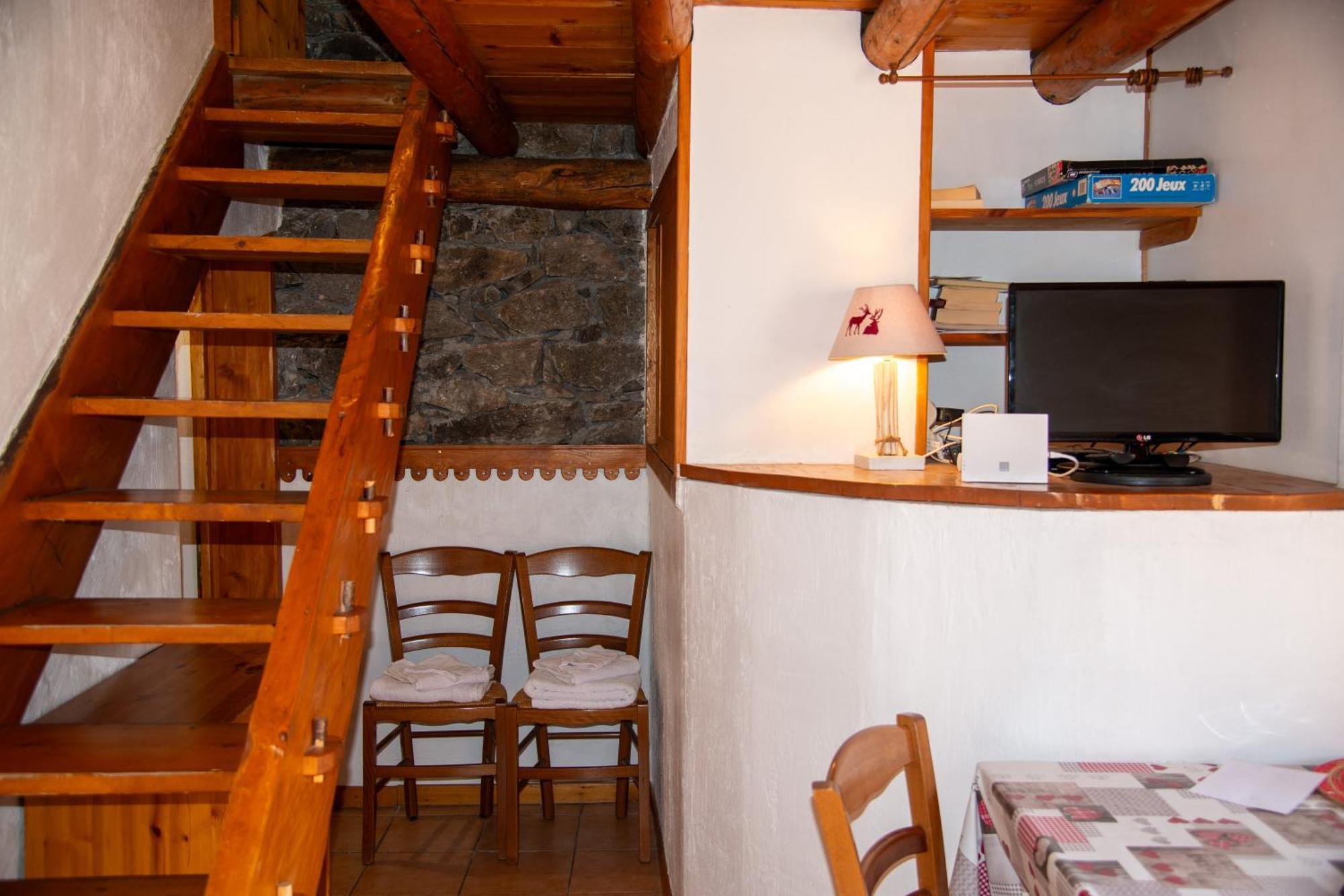 Appartement Cosy Pour 4 Personnes En Chalet De Pierres แซ็ง-มาร์แต็ง-เดอ-แบลวีย์ ภายนอก รูปภาพ